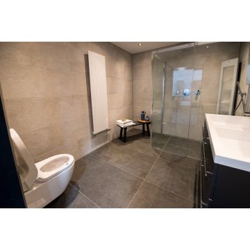 Complete luxe senioren badkamer
