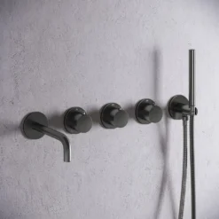 Afbeelding 1 Saniclear Plus Stripes inbouw badkraan met 20cm uitloop en staafhanddouche verouderd ijzer - gunmetal