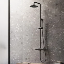 Afbeelding 1 Saniclear Nero mat zwart opbouw regendouche 30cm met thermostaatkraan en staafhanddouche