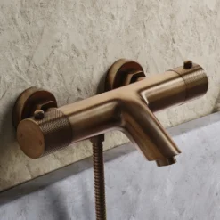 Afbeelding 2 Saniclear Antique Curved thermostatische opbouw badkraan met handdouche verouderd messing